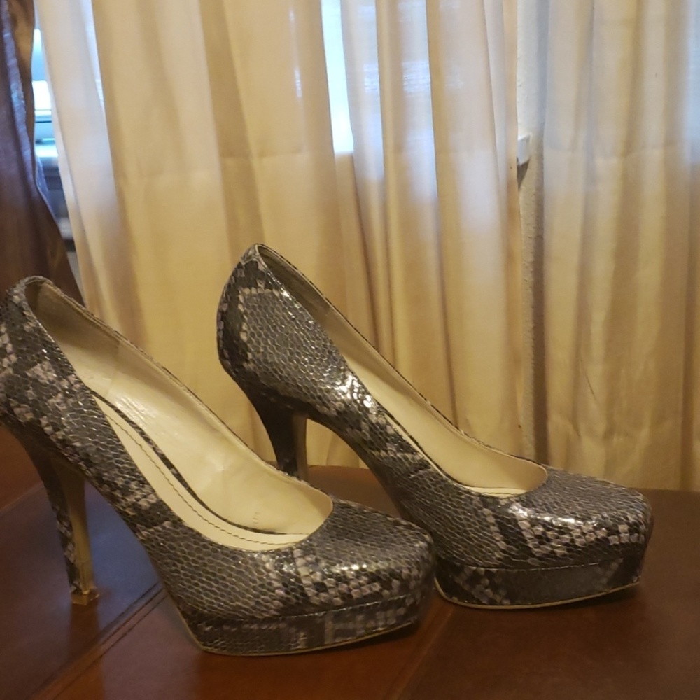 Shoes - Picture 4 of 6